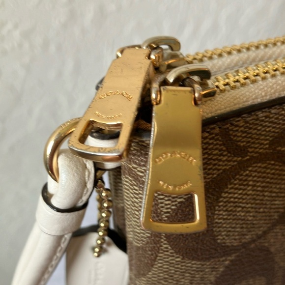 Coach: Signature Canvas Double Corner Zip Wristlet - Picture 4 of 16